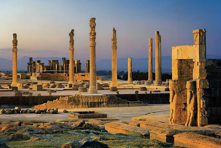 شیراز شهر شعر، عشق و بهارنارنج